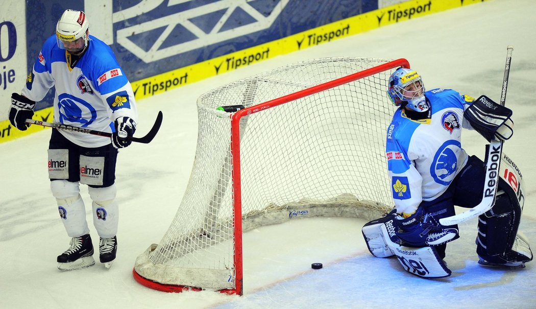 Do sedmého zápasu naskočil i Jaroslav Špaček, ve druhém prodloužení už se ale na ledě neobjevil.