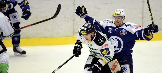 Lenc se Schleissem bojují o kotouč v předkole play off