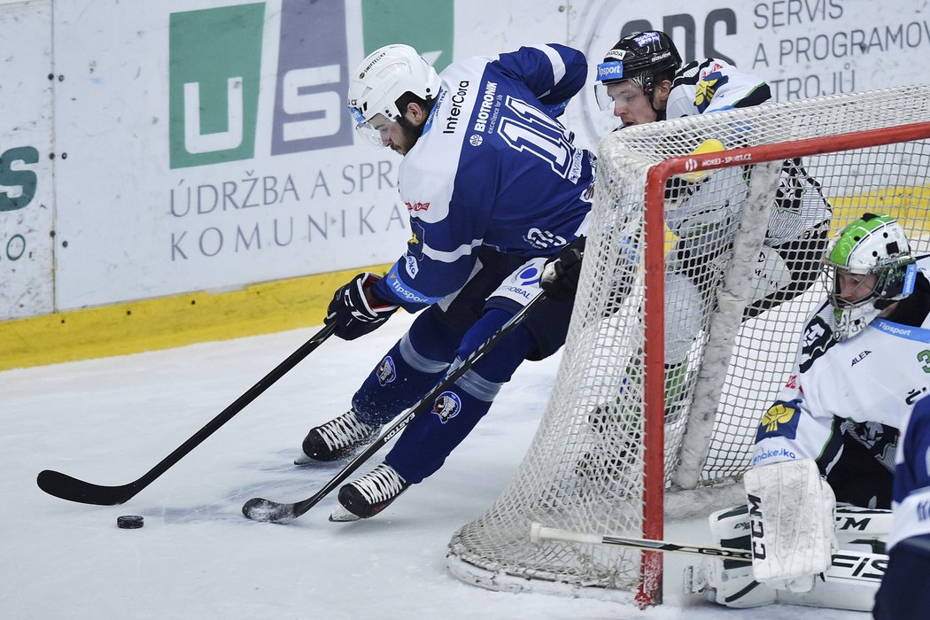 Zleva útočník Plzně Michal Poletín, útočník Pavel Musil a brankář David Rittich, oba z Boleslavi