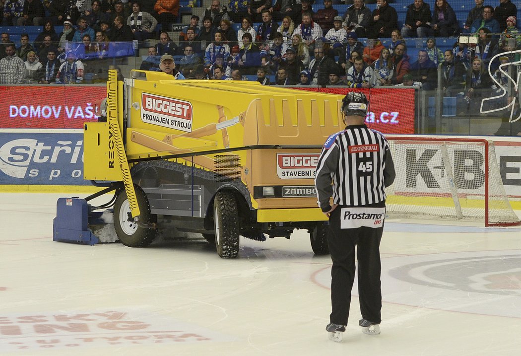 Rolba se na ledě zdržela trochu déle