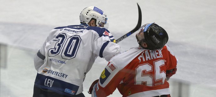 Zleva Jakub Lev z Plzně a Robin Staněk z Olomouce