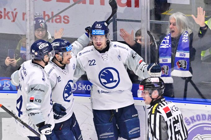 Plzeň – Sparta 4:1. Pražané přišli o vítěznou sérii, domácí trestali z přesilovek Plzeň – Sparta 4:1. Pražané přišli o vítěznou sérii, domácí trestali z přesilovek