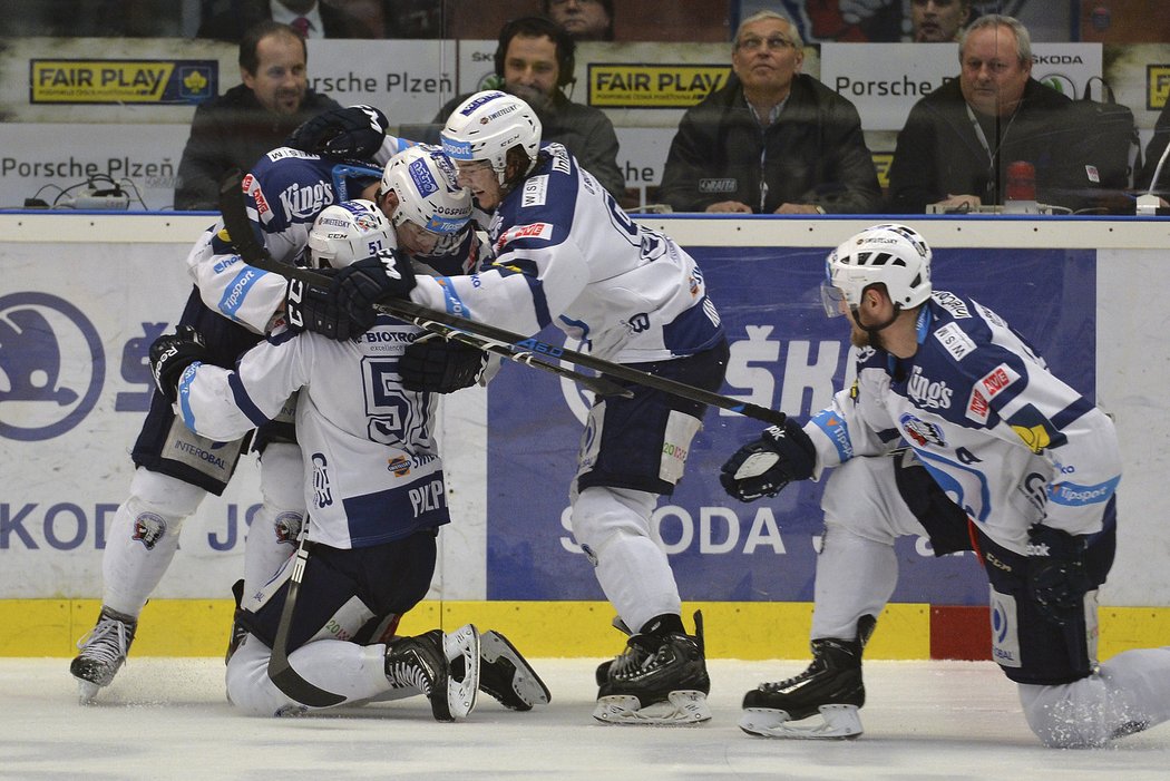 Plzeňští hokejisté se radují z výhry