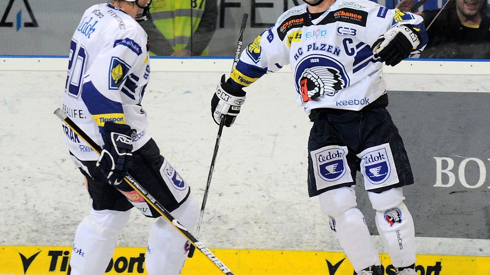 Plzeňský kapitán Martin Straka se raduje z gólu proti Karlovým Varům
