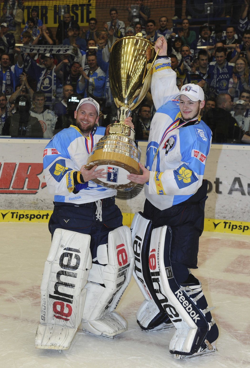 Marek Mazanec s pohárem pro vítěze extraligy