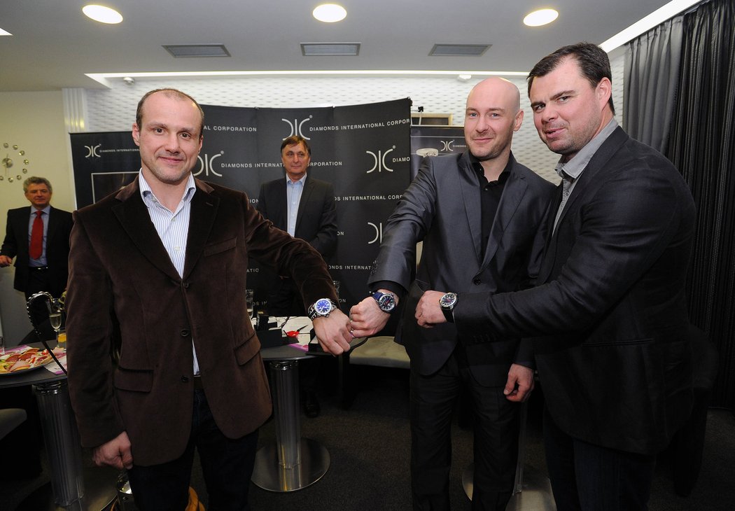 Straka, Vlasák a Špaček se chlubí novými hodinkami v ceně nad 100 000 korun