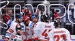 Hokejisté Olomouce slaví gól proti Vítkovicím