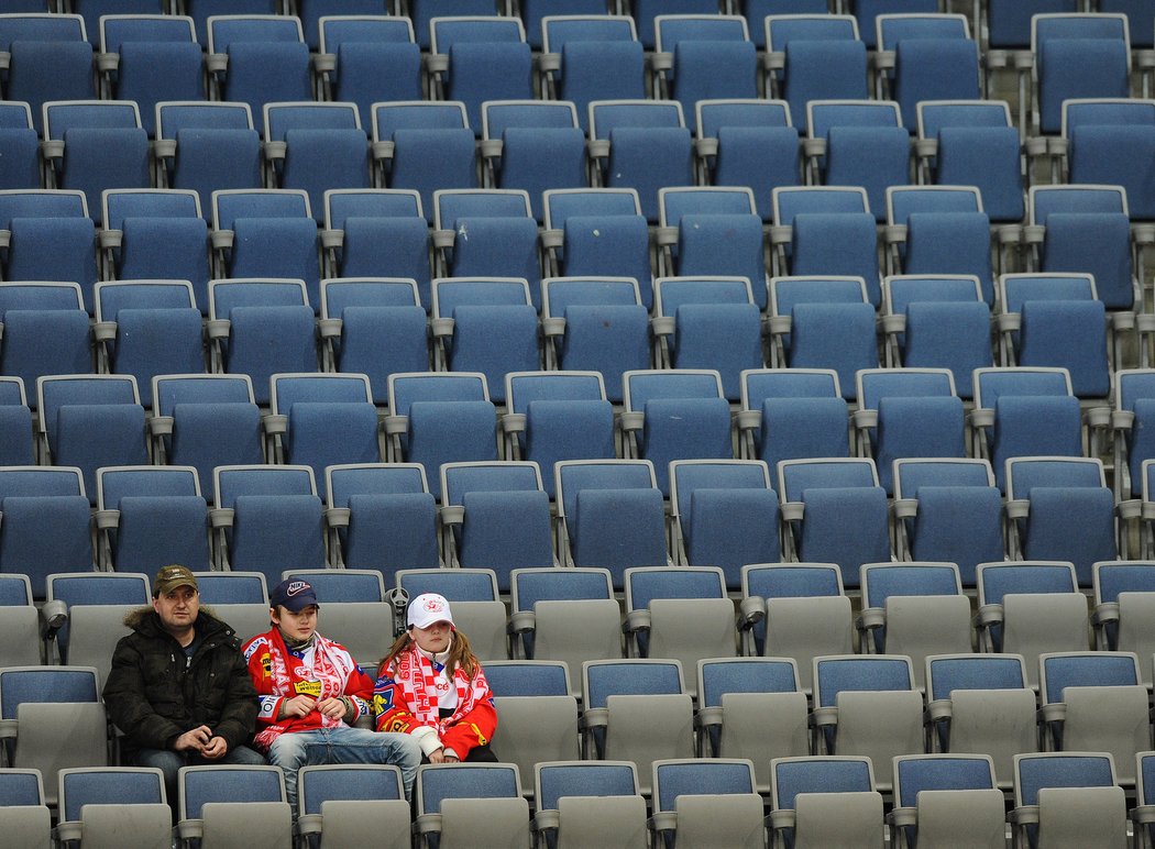 O2 Arena zela při druhém zápase předkola play off prázdnotou