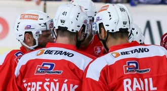 Pardubice rozstřílely Davos a ovládly Dolomiten Cup, Třinec třetí v Tatrách