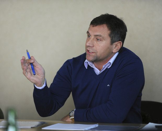 Josef Řezníček brání rozhodnutí o nominaci rozhodčích na zápas Hradce s Pardubicemi Josef Řezníček brání rozhodnutí o nominaci rozhodčích na zápas Hradce s Pardubicemi