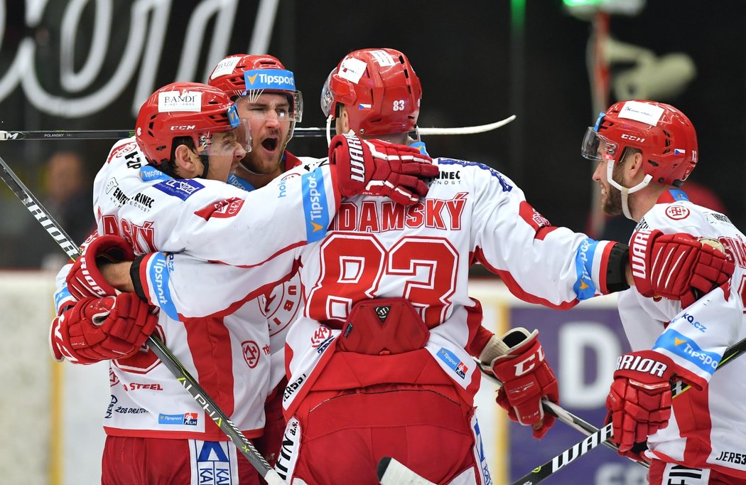 Gól! Třinci úvodní utkání vyšlo, na ledě Mountfieldu pálil do černého