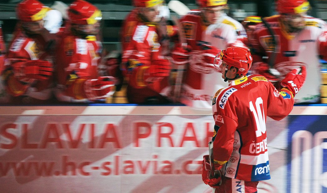 Roman Červenka proměnil trestné střílení a Slavia vedla 2:0.