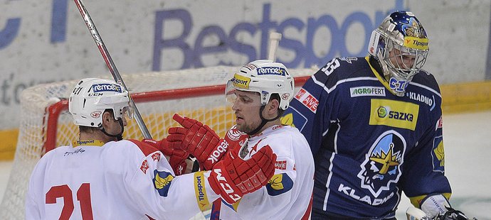 Bednář s Krenželokem se radují z gólu proti Kladnu