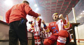 Zbraň Slavie? Plechovka Eden. Tady jsme doma, řekl Bednář