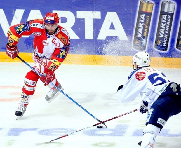 V dresu pražské Slavie. V dresu pražské Slavie.
