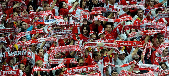 Fanoušci Slavie si první derby užívali