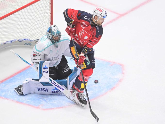 ONLINE: Kladno hájí neporazitelnost v Liberci, Hradec hraje v Brně. Pardubice - Karlovy Vary 2:2 ONLINE: Kladno hájí neporazitelnost v Liberci, Hradec hraje v Brně. Pardubice - Karlovy Vary 2:2