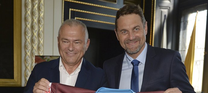 Majitel Sparty Petr Bříza s generálním manažerem Billy, nového sponzora