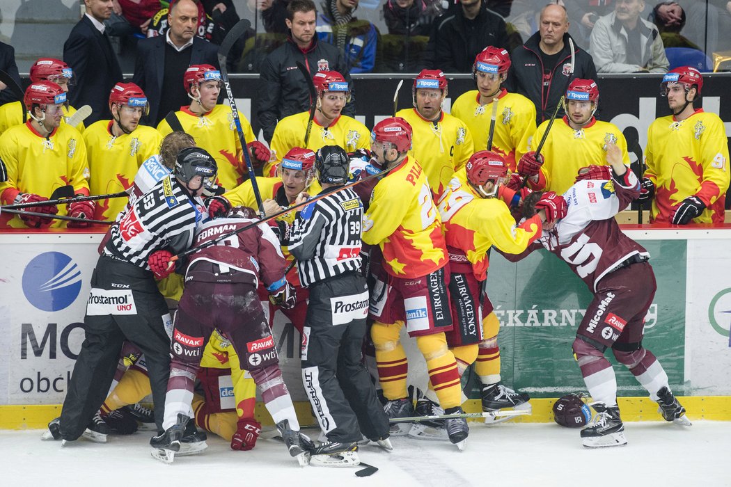 Strkanice před hradeckou střídačkou