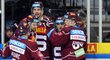 Sparťanští hokejisté se radují ze čtvrté branky utkání proti Karlovým Varům, kterou vstřelil Lukáš Pech