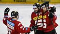 Michal Kempný (uprostřed) se raduje s Miroslavem Formanem (vlevo) a Vojtěchem Mozíkem z gólu proti Kladnu