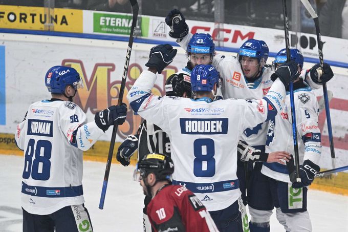 ONLINE: Kladno udeřilo v O2 areně. V Třinci je opět vyrovnáno, Kometa - Motor 1:1 ONLINE: Kladno udeřilo v O2 areně. V Třinci je opět vyrovnáno, Kometa - Motor 1:1