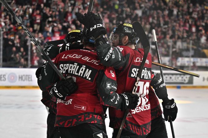 ONLINE: Knot zařídil vyrovnání s Kladnem. Třinec bere druhý bod, Kometa - Motor 1:2sn ONLINE: Knot zařídil vyrovnání s Kladnem. Třinec bere druhý bod, Kometa - Motor 1:2sn