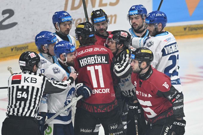 Drama na Spartě: Plekanec se poprvé chtěl vrátit na led. Jsem na tým hrdý, říkali oba trenéři Drama na Spartě: Plekanec se poprvé chtěl vrátit na led. Jsem na tým hrdý, říkali oba trenéři