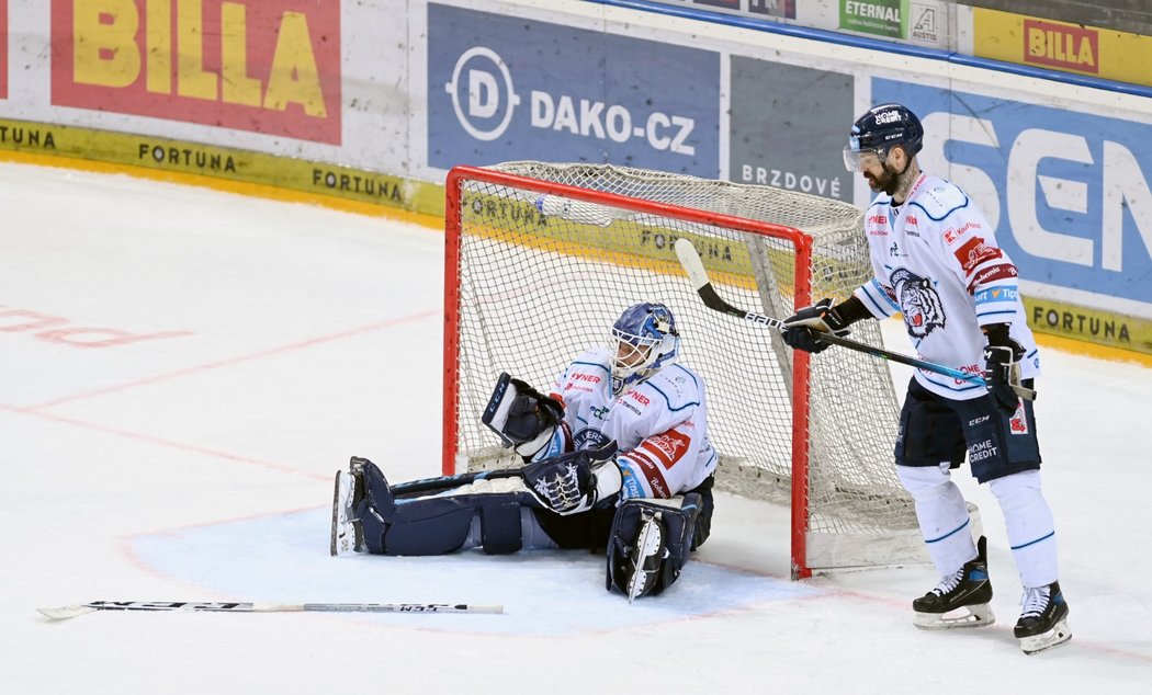 Liberecký gólman Petr Kváča a Jakub Klepiš