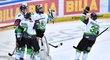 Hokejisté Mladé Boleslavi se radují z vítězství 5:3 na ledě Sparty