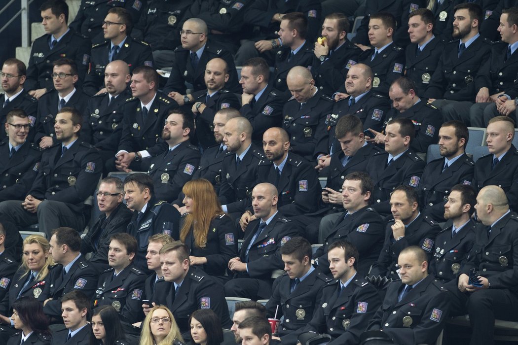 Policisté na hokejovém utkání Sparty s Olomoucí