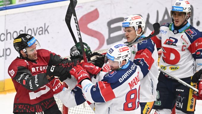 ONLINE: Pardubice ve šlágru se Spartou, Kladno hostí Litvínov. Sedmý pád Třince v řadě ONLINE: Pardubice ve šlágru se Spartou, Kladno hostí Litvínov. Sedmý pád Třince v řadě