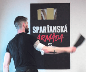 Hokejisté Sparty odkrývají v šatně Masarykův pohár