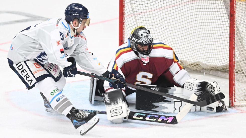 Vítkovický útočník Anthony Nellis ve třetí třetině neproměnil trestné střílení