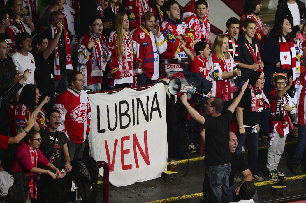 Fanoušci Slavie stále nesouhlasí se jmenováním Lubiny za trenéra