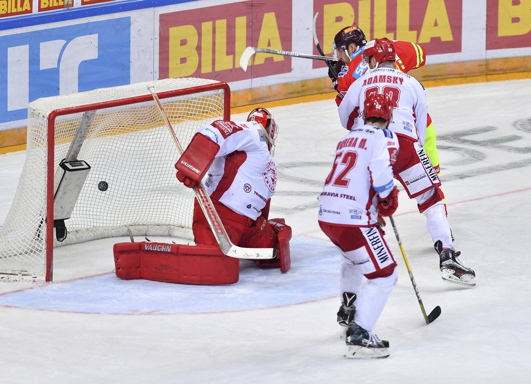 Jaroslav Hlinka právě kompletuje svůj hattrick