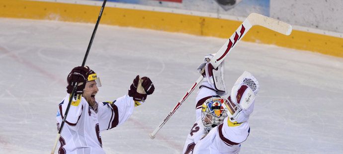 Pöpperle vychytal nájezdy a pomohl Spartě k postupu do semifinále play off