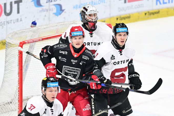 Sparta řešila sudí i fauly. Zase jsme si neodpustili hloupé zákroky, vadí kouči. Čtyřka utíká Sparta řešila sudí i fauly. Zase jsme si neodpustili hloupé zákroky, vadí kouči. Čtyřka utíká