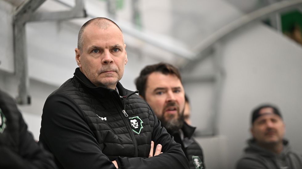 Trenér Mladé Boleslavi Richard Král během utkání proti Hradci Králové