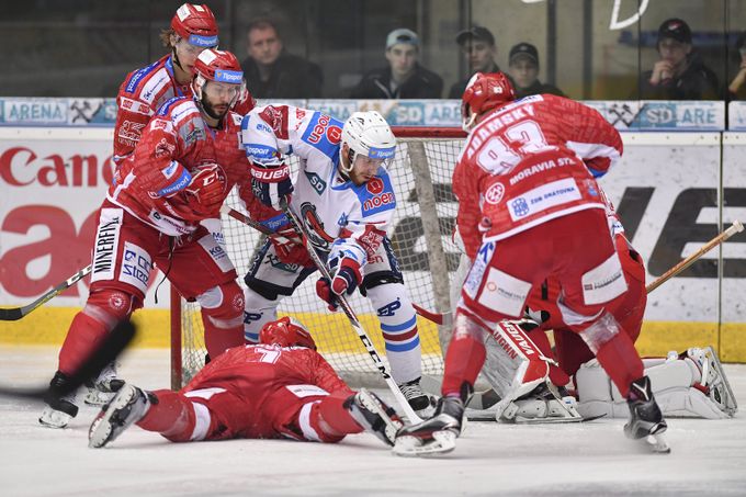 Chomutov - Třinec 2:1. Piráti jdou do trháku, výhru vystřelil Valach Chomutov - Třinec 2:1. Piráti jdou do trháku, výhru vystřelil Valach