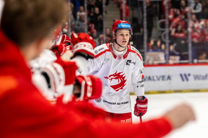 ONLINE: Vítkovice doma prohrávají s Olomoucí 1:5, Třinec drtí Hradec 6:1 ONLINE: Vítkovice doma prohrávají s Olomoucí 1:5, Třinec drtí Hradec 6:1