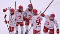 Třinečtí hokejisté se radují z gólu v utkání proti Kladnu