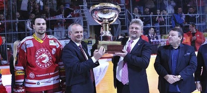 Prezidentský pohár pro hokejisty Třince.