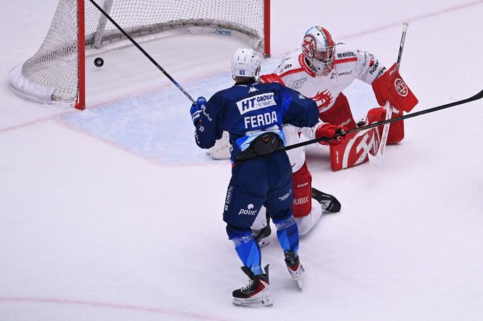 ONLINE: Mistr znovu vyrovnal. Rytíři po změně kouče s Vary, Dynamo vs. Litvínov 2:1 ONLINE: Mistr znovu vyrovnal. Rytíři po změně kouče s Vary, Dynamo vs. Litvínov 2:1