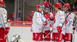 Radost třineckých hokejistů po brance Růžičky proti Kometě