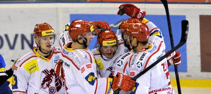 Třinecká radost. Oceláři vyhráli v extraligovém zápase nad Kometou Brno 7:3.