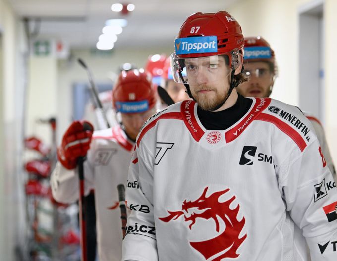 Kovařčík v bezvědomí! Třinec odpískal přípravný zápas na Kometě. Hrozily bitky Kovařčík v bezvědomí! Třinec odpískal přípravný zápas na Kometě. Hrozily bitky