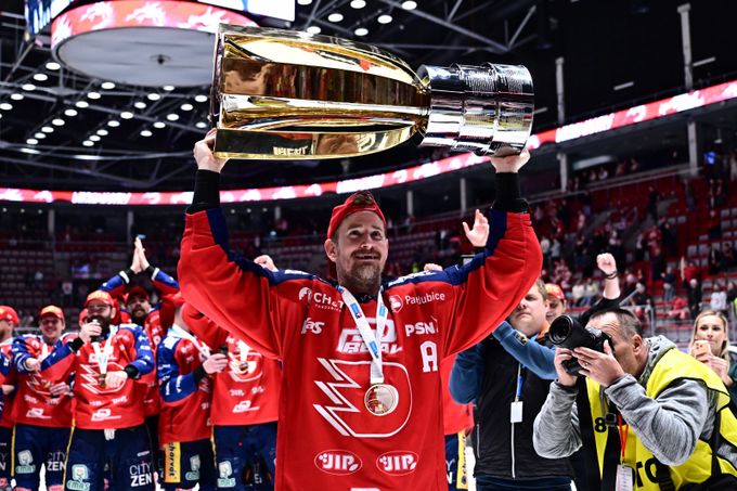 Třinec - Pardubice 4:5p. ZLATÁ rána Červenky! Dynamo se dočkalo a po 14 letech slaví TITUL Třinec - Pardubice 4:5p. ZLATÁ rána Červenky! Dynamo se dočkalo a po 14 letech slaví TITUL