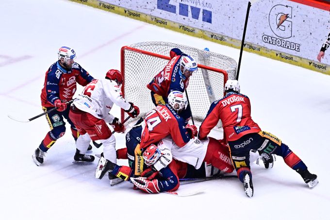 ONLINE: Třinec - Pardubice. Čtvrté finále extraligy, dokážou Oceláři srovnat sérii? ONLINE: Třinec - Pardubice. Čtvrté finále extraligy, dokážou Oceláři srovnat sérii?