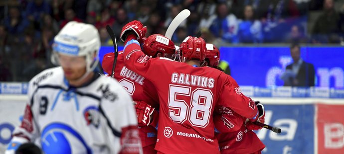 Hokejisté Třince vyhráli ve třetím zápase semifinále play off extraligy na ledě Plzně 3:2 a snížili stav série na 1:2.